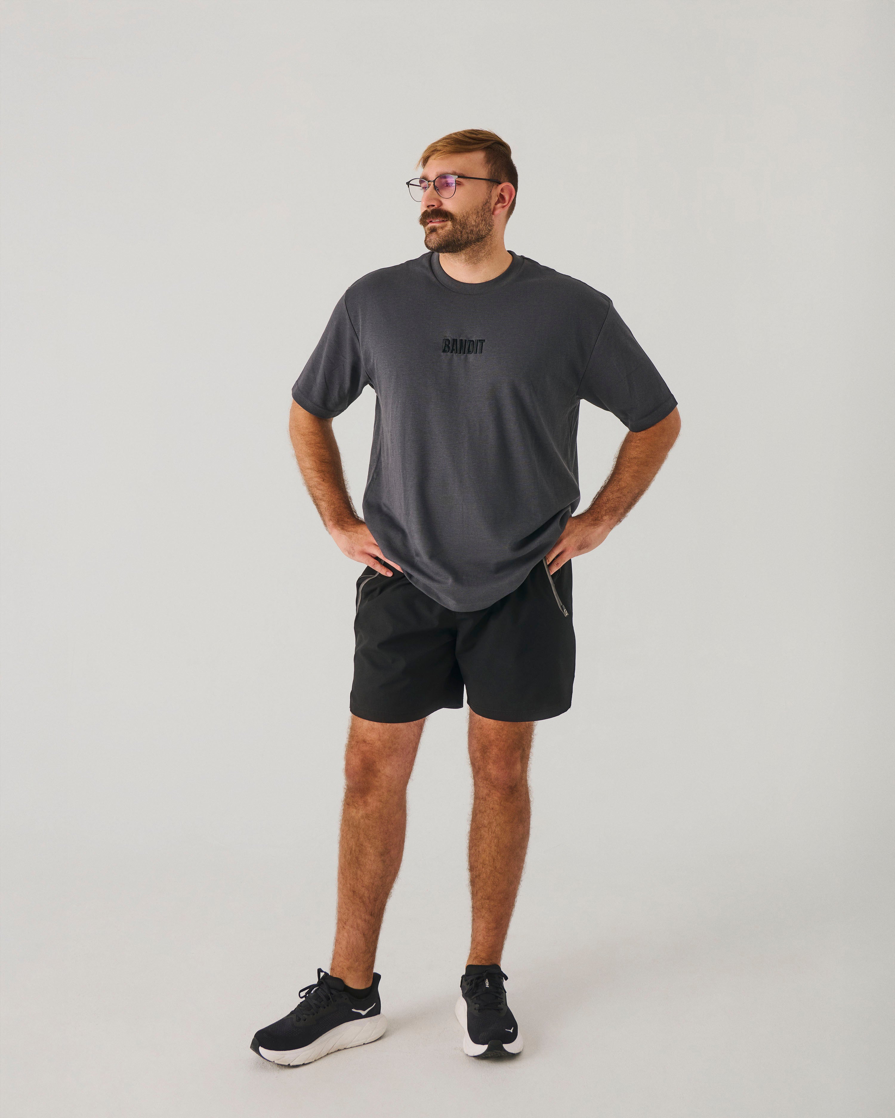 CHANDAIL MINIMALISTE GRIS FONCÉ