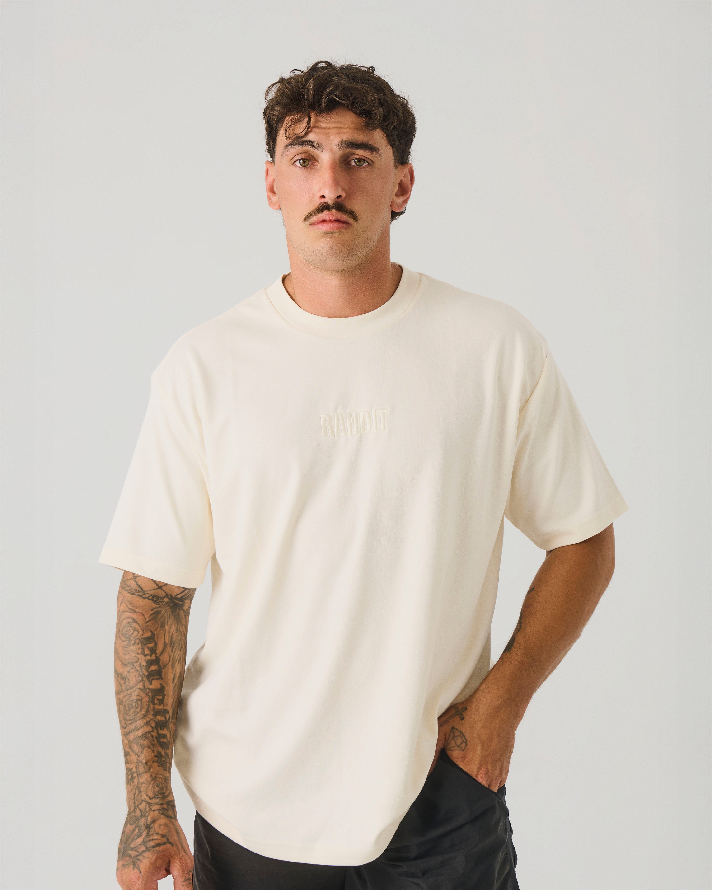 CHANDAIL MINIMALISTE CRÈME